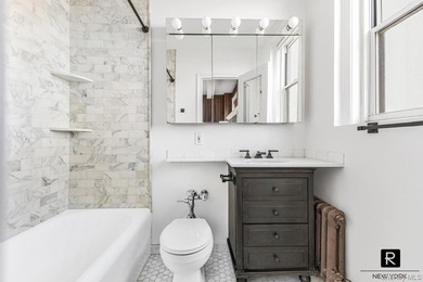 RARELY AVAILABLE APARTMENT IN THIS BUILDING! Bright and airy - photo 10