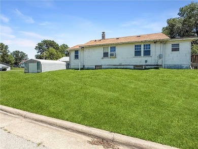 Opportunity awaits with this 2-bedroom bungalow situated on a - photo 3