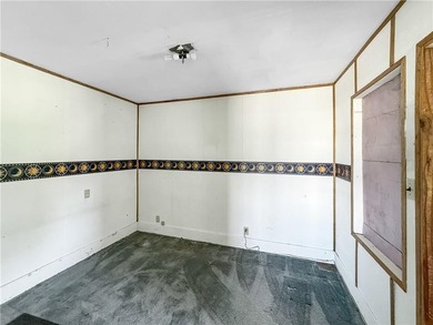 Opportunity awaits with this 2-bedroom bungalow situated on a - photo 6