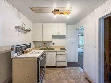Opportunity awaits with this 2-bedroom bungalow situated on a - photo 10