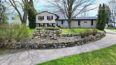 Lobdell Lake Home Sale Pending in Fenton Michigan