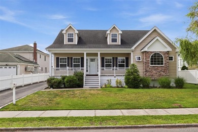 Welcome to 34 Meadow Lane in Amityville. This expansive - photo 2