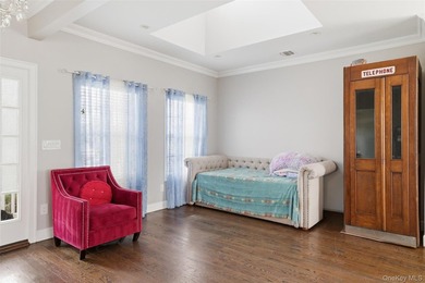 Welcome to 34 Meadow Lane in Amityville. This expansive - photo 5