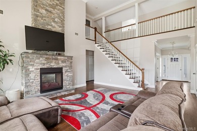 Welcome to 34 Meadow Lane in Amityville. This expansive - photo 8