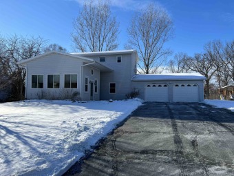 Lake Ripley Home For Sale in Cambridge Wisconsin