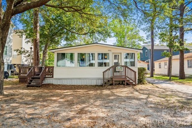 X-LARGE DOUBLE CORNER LOT WITH CAROLINA ROOM, GARAGE, CARPORT - photo 11