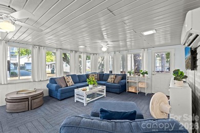 X-LARGE DOUBLE CORNER LOT WITH CAROLINA ROOM, GARAGE, CARPORT - photo 13