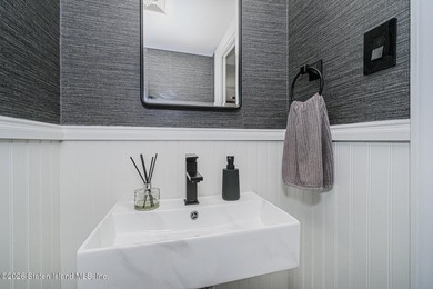 Welcome to 72 Gold Avenue! This gorgeous 18ft-wide, 3-bedroom - photo 13