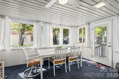 X-LARGE DOUBLE CORNER LOT WITH CAROLINA ROOM, GARAGE, CARPORT - photo 15