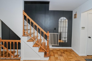 Welcome to 72 Gold Avenue! This gorgeous 18ft-wide, 3-bedroom - photo 15