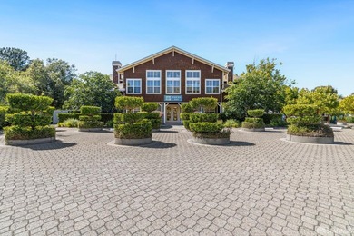 Welcome to this beautifully updated 2 bed/1 bath townhouse-style - photo 17