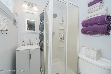 Welcome to 72 Gold Avenue! This gorgeous 18ft-wide, 3-bedroom - photo 19
