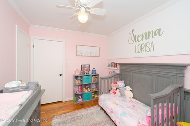 Welcome to 72 Gold Avenue! This gorgeous 18ft-wide, 3-bedroom - photo 23