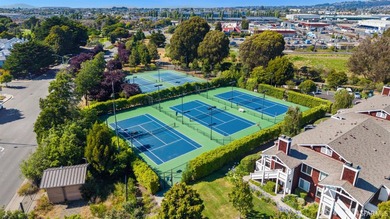 Welcome to this beautifully updated 2 bed/1 bath townhouse-style - photo 27