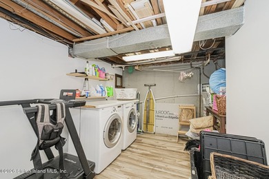 Welcome to 72 Gold Avenue! This gorgeous 18ft-wide, 3-bedroom - photo 27