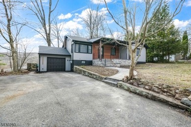 Beautiful renovated 3 bedroom, 2bath home in West Milford, just - photo 1