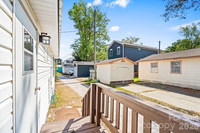 X-LARGE DOUBLE CORNER LOT WITH CAROLINA ROOM, GARAGE, CARPORT - photo 37