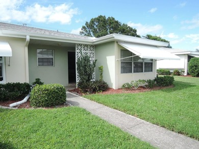 Beautifully maintained end condo in this gated senior complex - photo 1