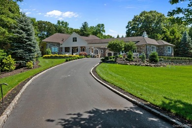 Welcome to this extraordinary Tuscan-inspired estate, gracefully - photo 5