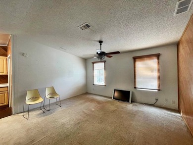 Stunning 3-Bedroom, 2-Bathroom Home with Florida Room in Premier - photo 16
