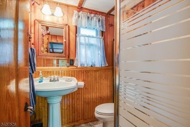 Welcome to this adorable year round ranch-style lake home! Upon - photo 18