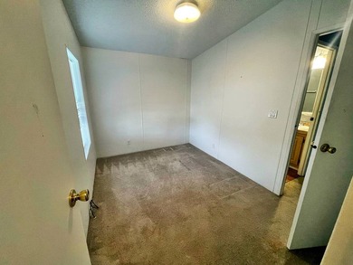 Stunning 3-Bedroom, 2-Bathroom Home with Florida Room in Premier - photo 20