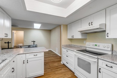 Centrally located New Smyrna Beach 3 Bd, 2Ba, 2 Car Garage home - photo 3