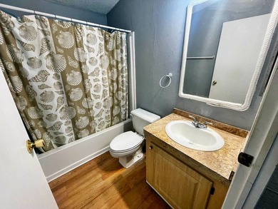Stunning 3-Bedroom, 2-Bathroom Home with Florida Room in Premier - photo 24