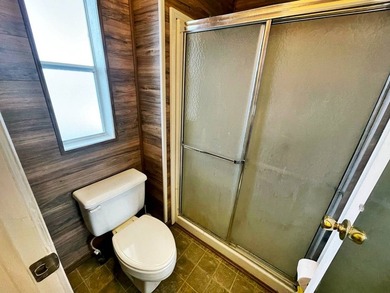 Stunning 3-Bedroom, 2-Bathroom Home with Florida Room in Premier - photo 30