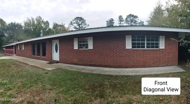Wow! You'll LOVE this Rare Find in a NON-Flood Zone, Centrally - photo 1