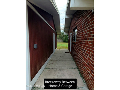 Wow! You'll LOVE this Rare Find in a NON-Flood Zone, Centrally - photo 3