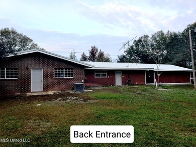 Wow! You'll LOVE this Rare Find in a NON-Flood Zone, Centrally - photo 4