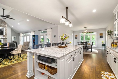 Exceptional custom waterfront home on Lake Marion with gorgeous - photo 48