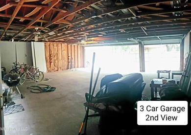 Wow! You'll LOVE this Rare Find in a NON-Flood Zone, Centrally - photo 9