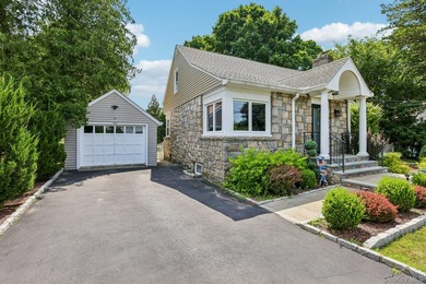 Welcome to this beautifully updated and impeccably maintained - photo 3