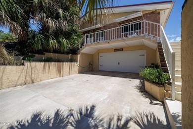 Situated along the Atlantic Ocean shoreline in New Smyrna Beach - photo 1