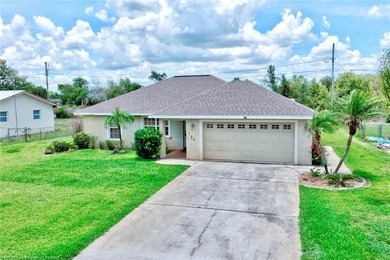 Step inside this well maintained, 3 bedroom, 2 bath, split floor - photo 4