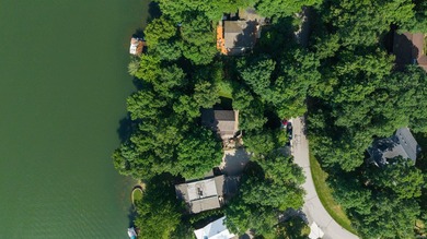 Enjoy year-round lake living from this original Yankee Barn post - photo 4