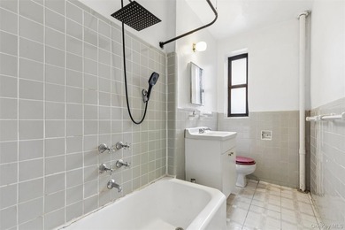 Bright front one bedroom with large private balcony! Welcome to - photo 8
