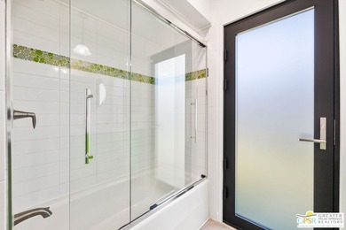Iconic Mid-Century Modern architecture meets contemporary design - photo 39