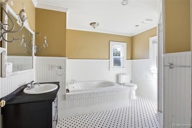 Welcome home to this charming historical Colonial, ideally - photo 17