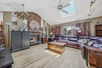 Welcome Home To This Incredibly Designed One Of A Kind & - photo 8