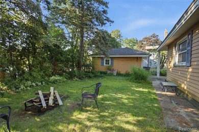 Welcome home to this charming historical Colonial, ideally - photo 32