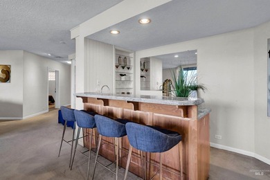 Welcome to the Penthouse at Rim Crest Condominiums, an iconic - photo 11