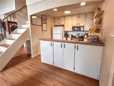 Welcome home to this cute and cozy 2-bedroom, 1-bath property - photo 12