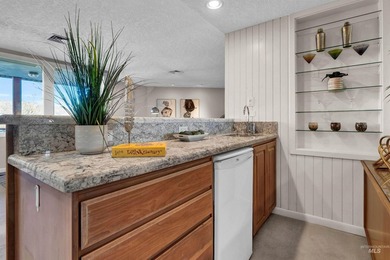 Welcome to the Penthouse at Rim Crest Condominiums, an iconic - photo 12
