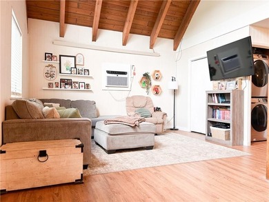 Welcome home to this cute and cozy 2-bedroom, 1-bath property - photo 13