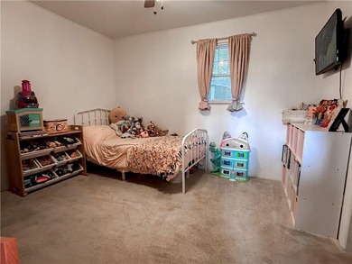 Welcome home to this cute and cozy 2-bedroom, 1-bath property - photo 17