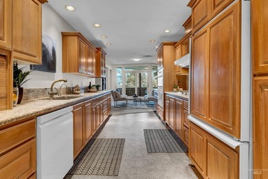 Welcome to the Penthouse at Rim Crest Condominiums, an iconic - photo 17