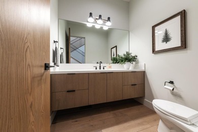 Step into luxury living with this stunning 4-bedroom, 3.5-bath - photo 19